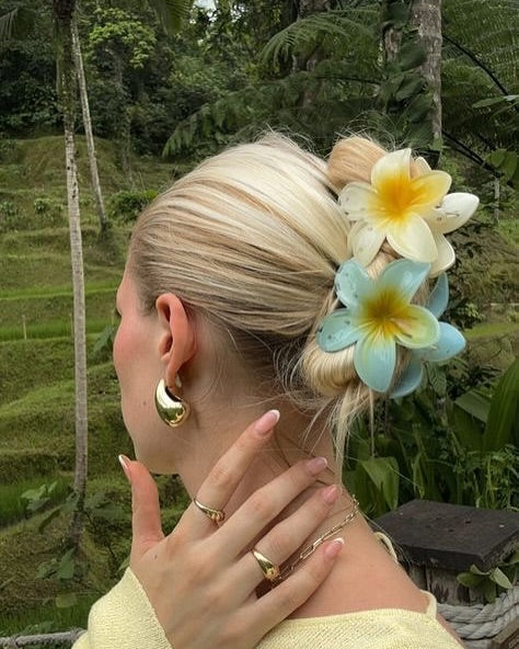 Trending Flower Hair Claws (Available In 3 Sizes)