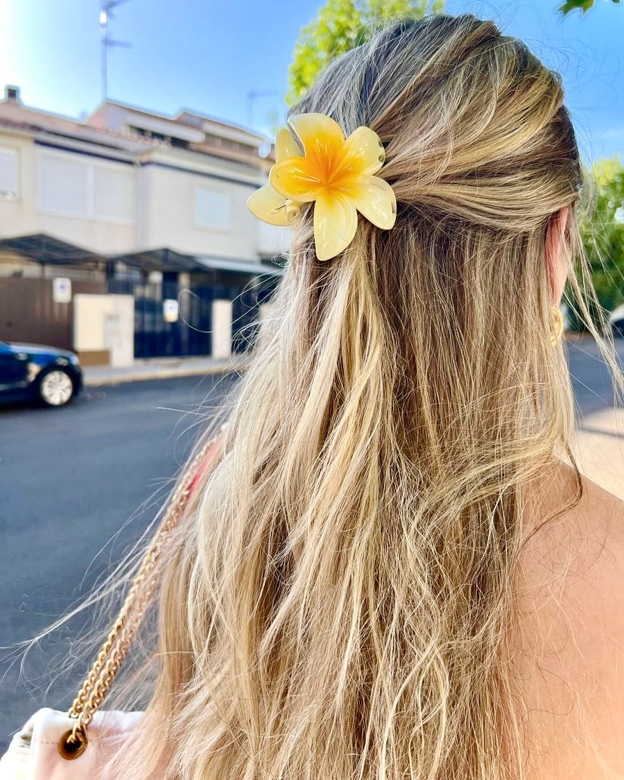 Trending Flower Hair Claws (Available In 3 Sizes)