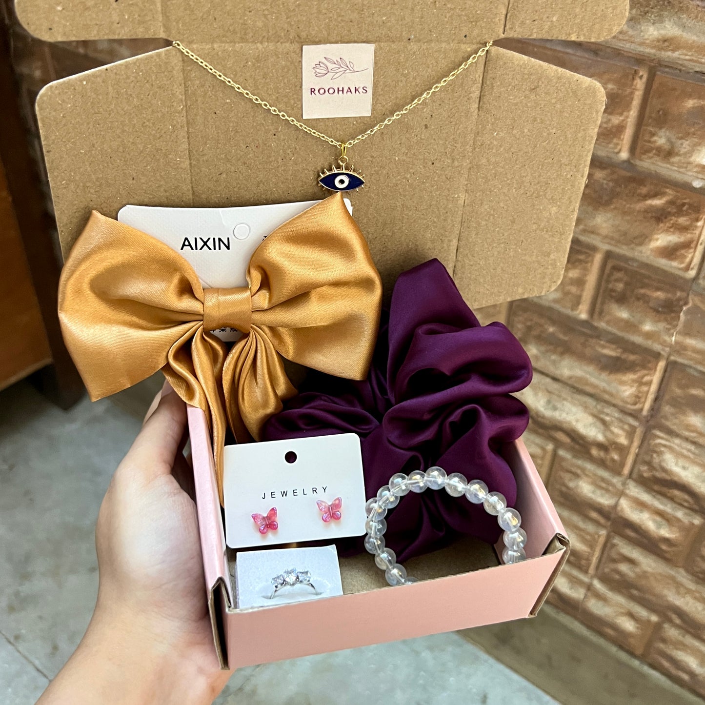Cute Little Hamper for Women – Budget Special