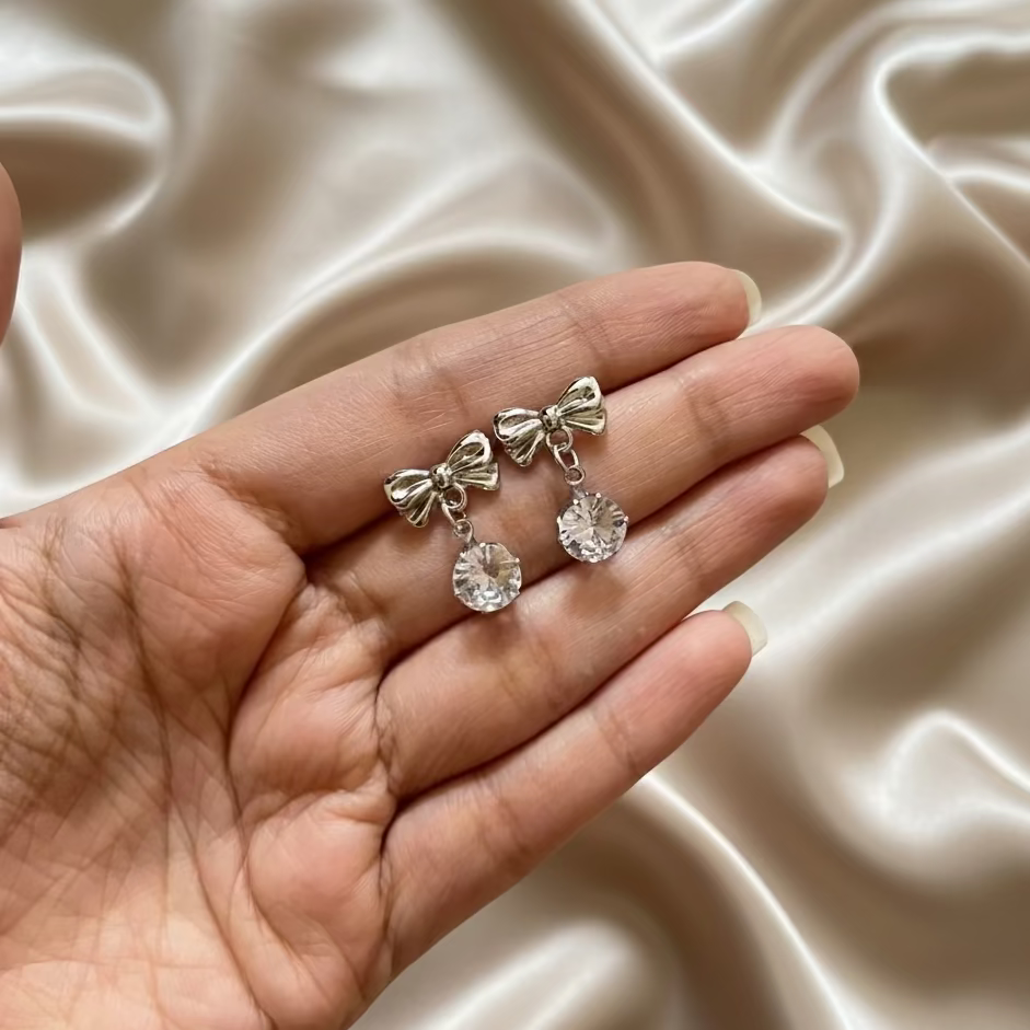 Minimal Bow Diamond Earrings