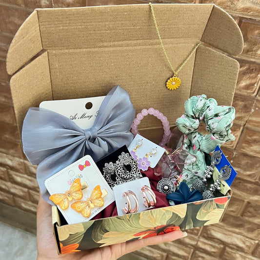 Trendy Women’s Gift Hamper with Jewellery & Modern Accessories