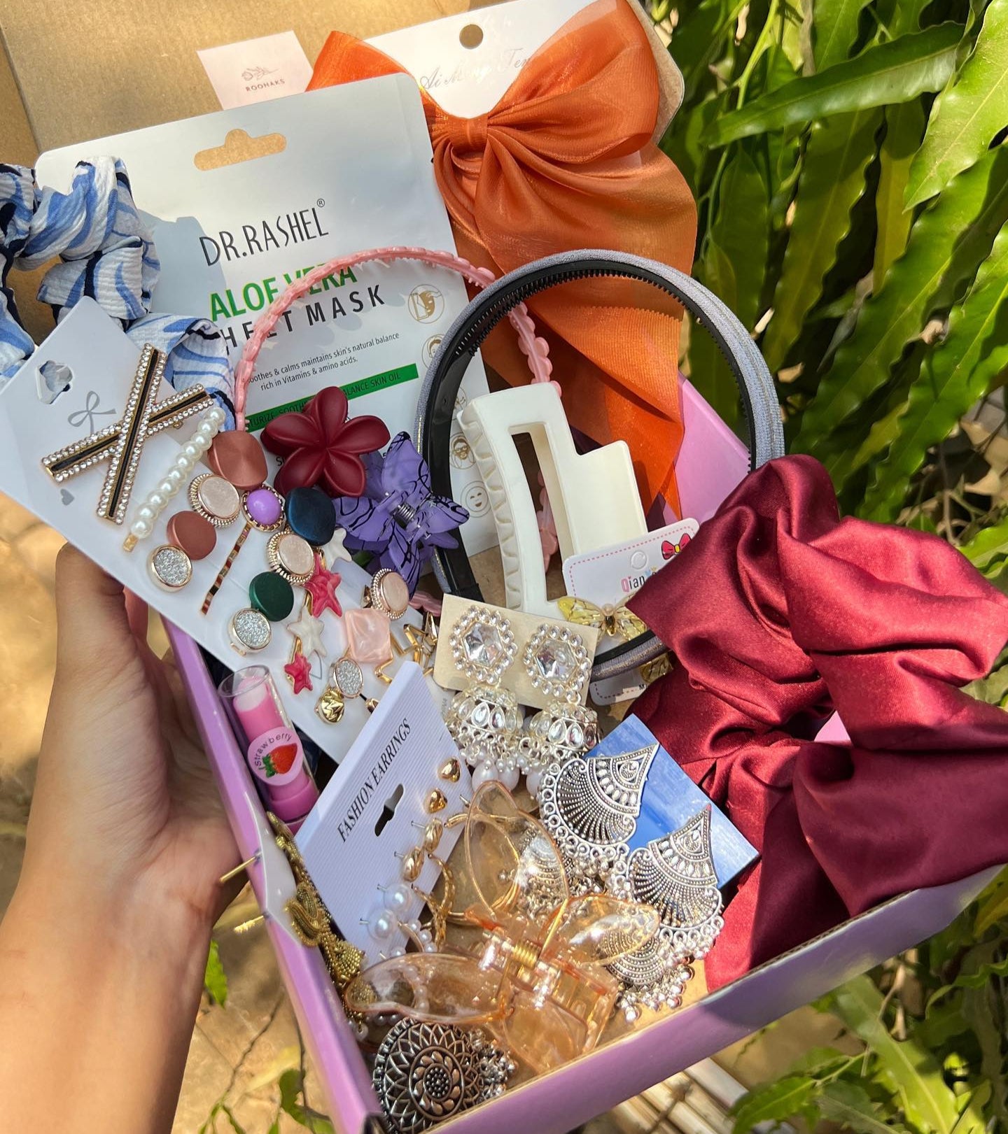 Luxury Indulgence Gift Hamper for Women – Jewellery & Accessories Set