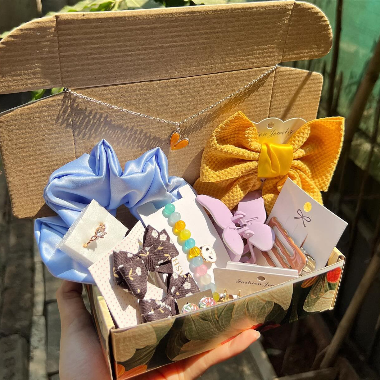 Cute Accessories Hamper
