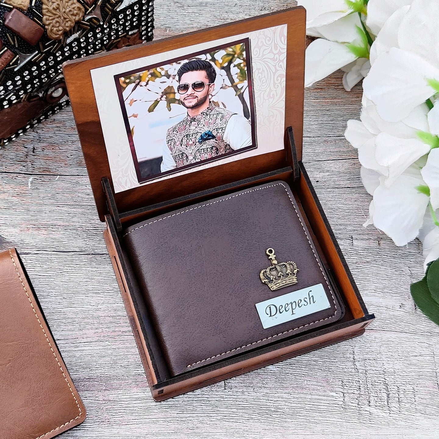 Personalized Premium Leather Unisex Wallet With Themed Wooden Box