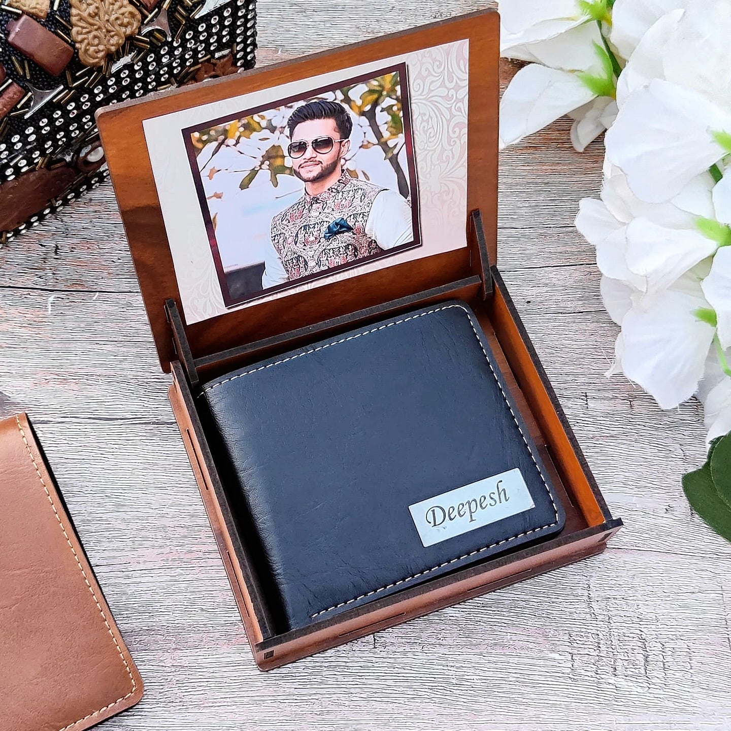 Personalized Premium Leather Unisex Wallet With Themed Wooden Box