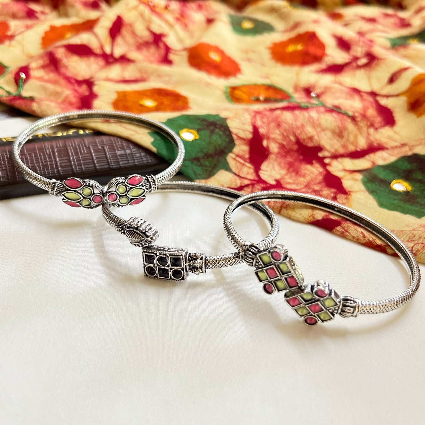 Elegant Adjustable Silver Kadas (Multicolor)