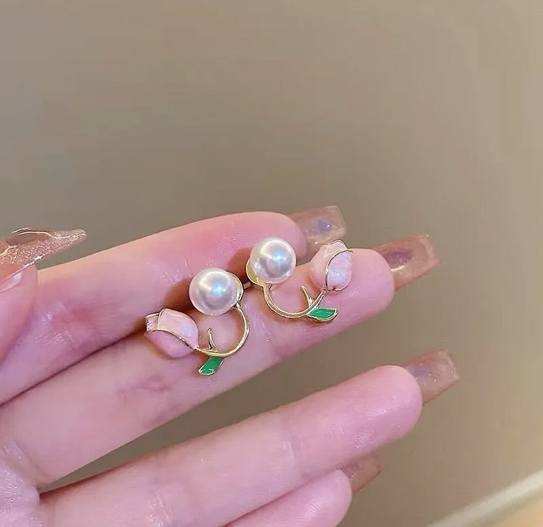 Elegant Pink Tulip Flower Pearl Stud Earrings