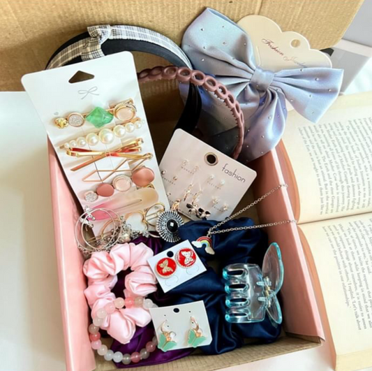 Thoughtful Women’s Gift Box with Elegant Jewellery & Essentials
