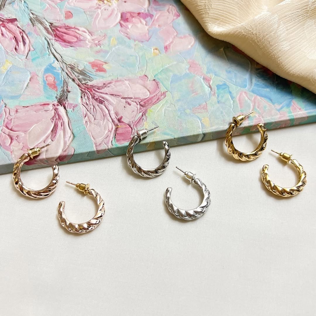 Small Minimal Hoop Earrings