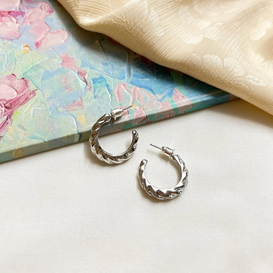 Small Minimal Hoop Earrings