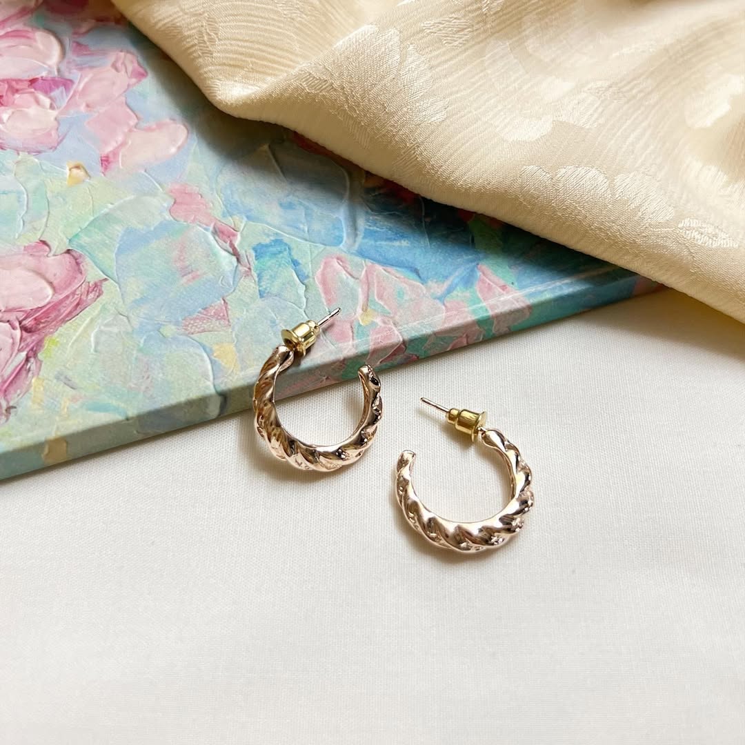 Small Minimal Hoop Earrings