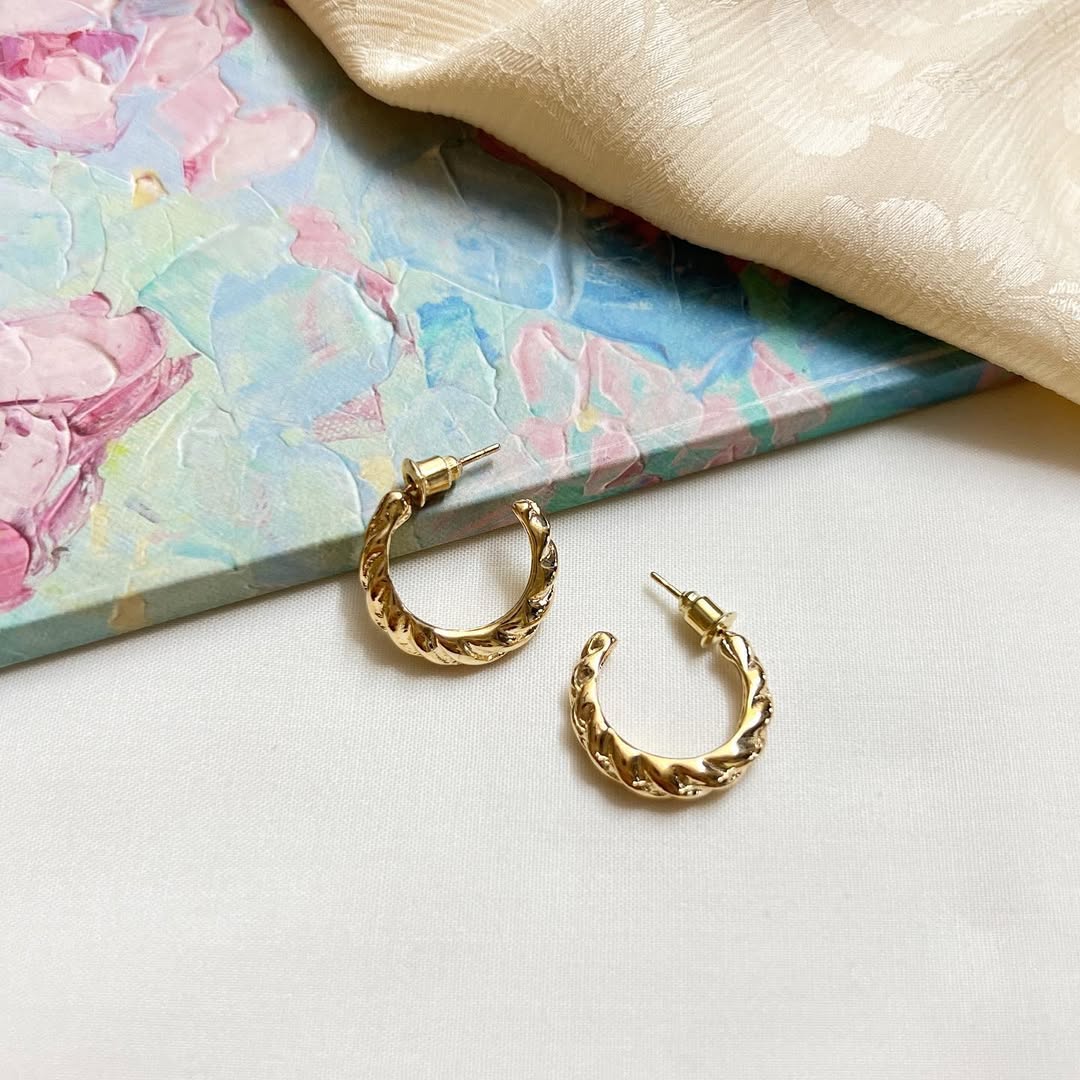 Small Minimal Hoop Earrings